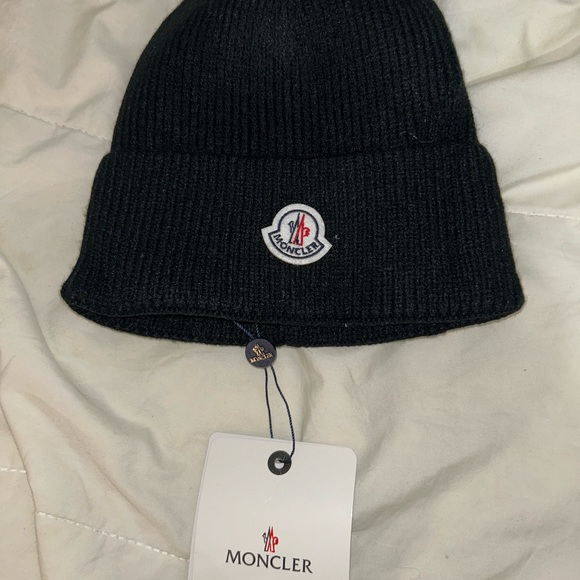 Black Moncler beanie - Picture 2 of 3